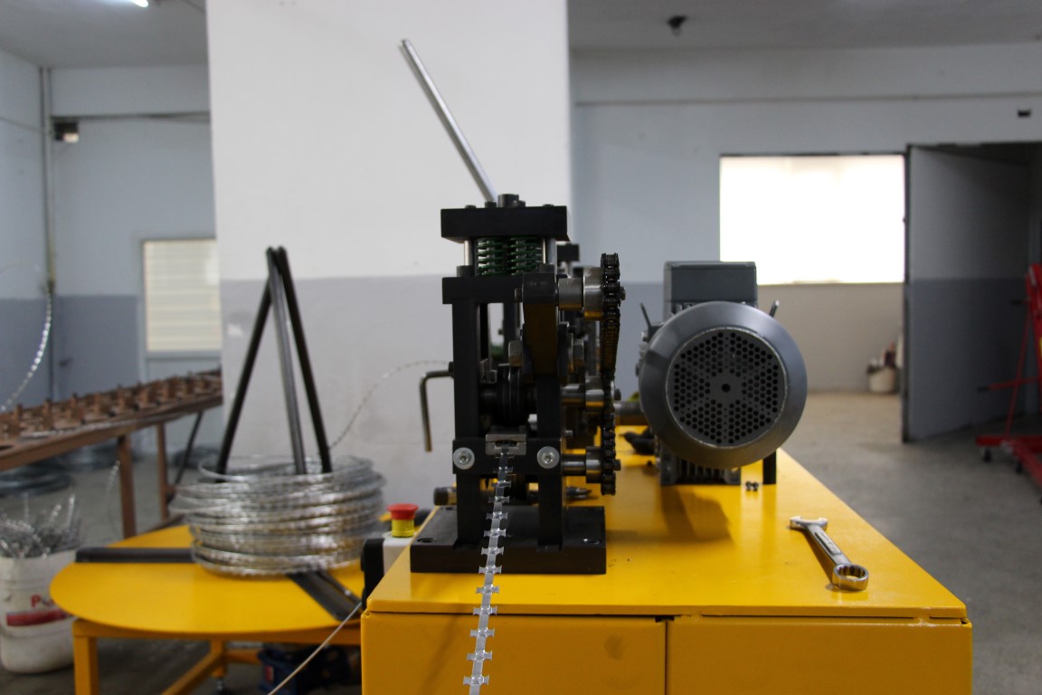 Razor Wire Assembling Machine